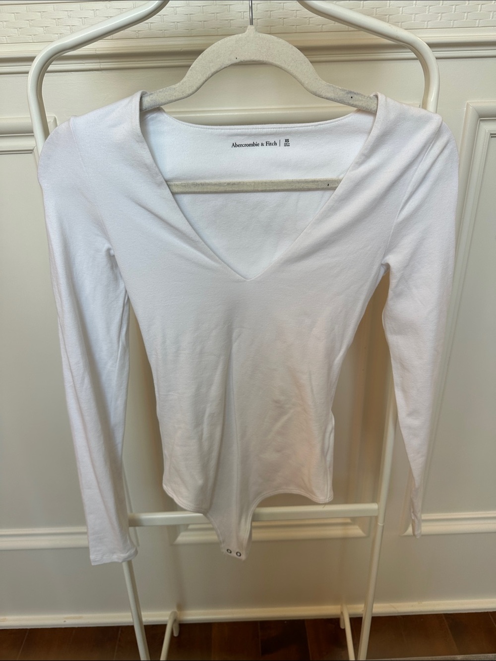 Abercrombie & Fitch White V-Neck Long Sleeve Bodysuit